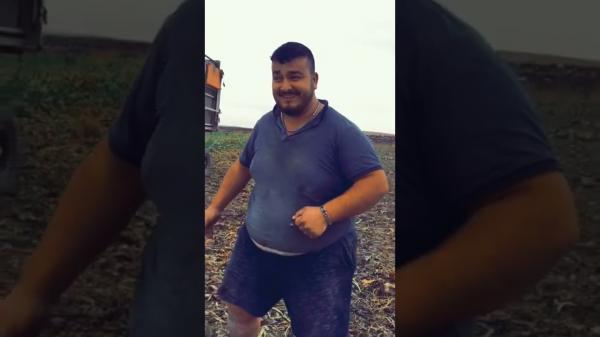 في وقت قياسي.. كيف حولت "هزة كرش" شابا تركيا فقيرا إلى نجم يحصد الملايين شهريا؟